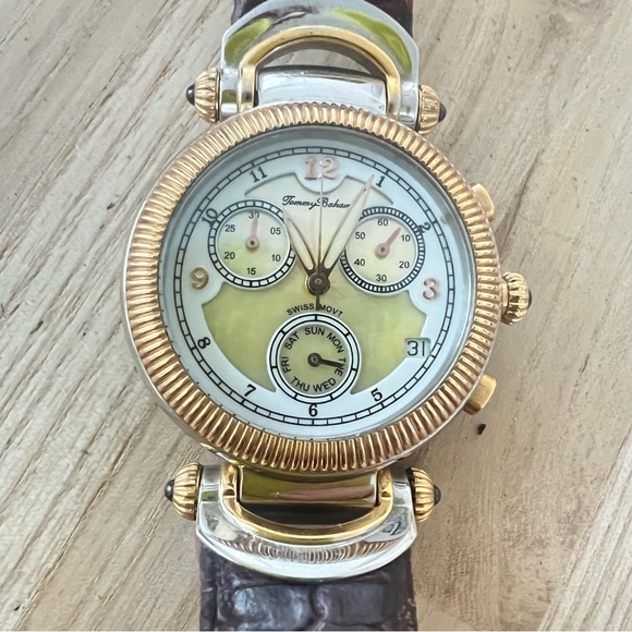 Rare Tommy Bahama TB2082 Chronograph Mother of Pearl Dial Watch NEW BATTERY - Picture 1 of 12